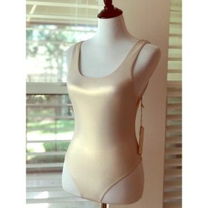 🆕NWT! PRICE FIRM. Shimmering gold swimsuit🆕